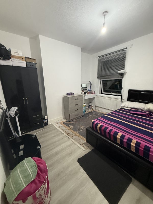 Room Mount Pleasant Road in Greater London