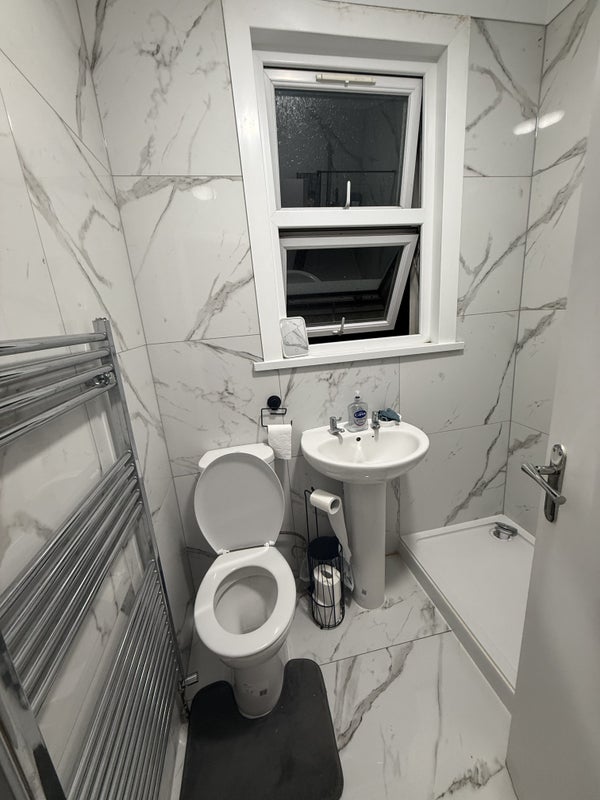 Room Mount Pleasant Road in Greater London
