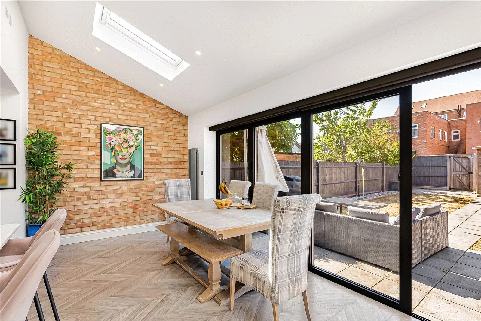 House Gloucester Gardens in Greater London