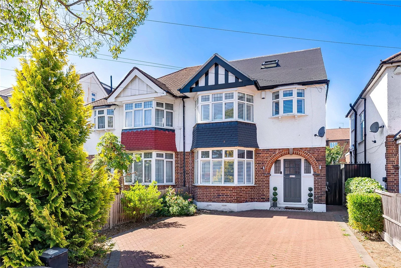 House Gloucester Gardens in Greater London