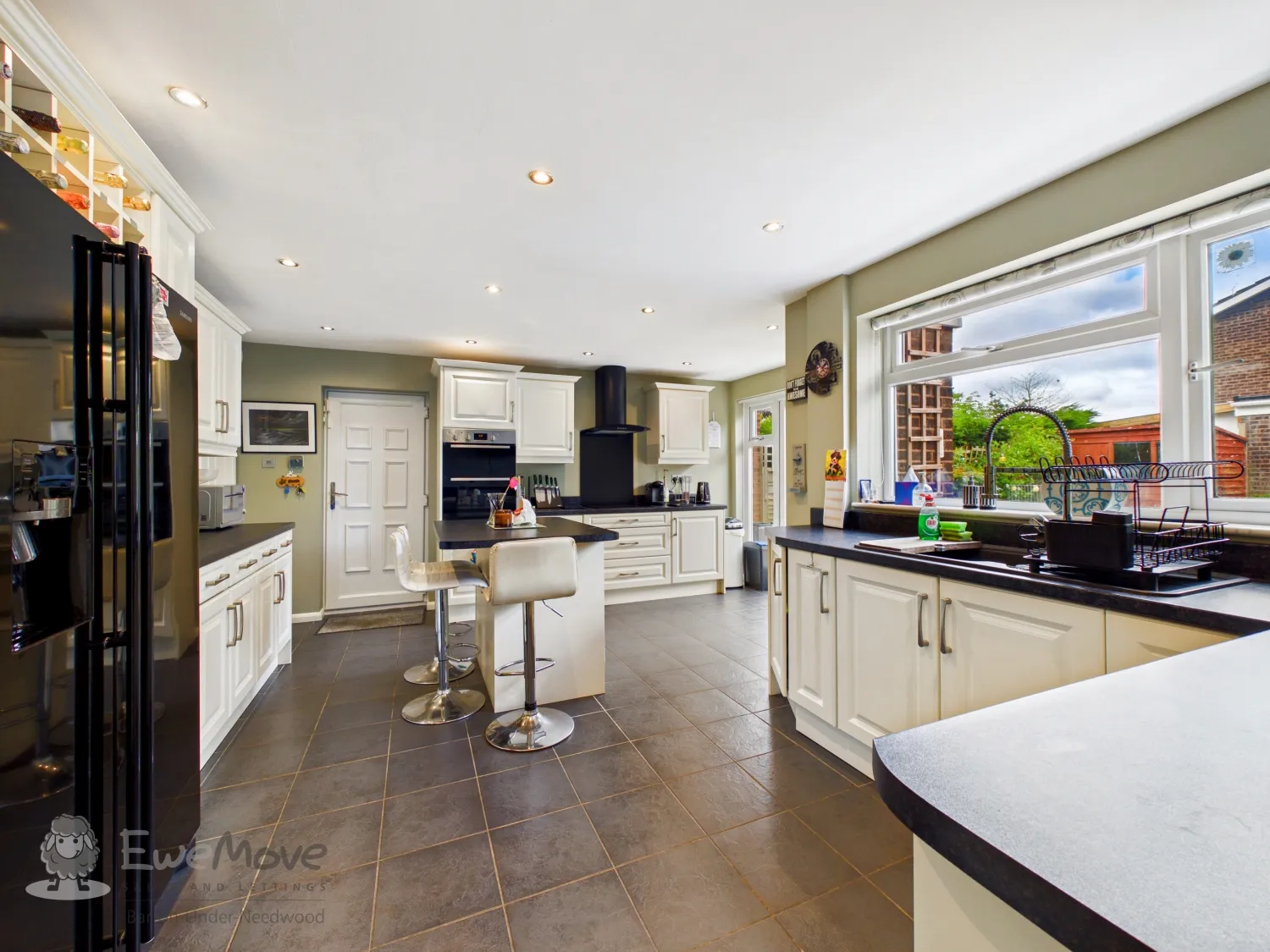 House Winchester Close in Lichfield