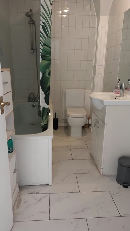 Room Lee High Road in Greater London