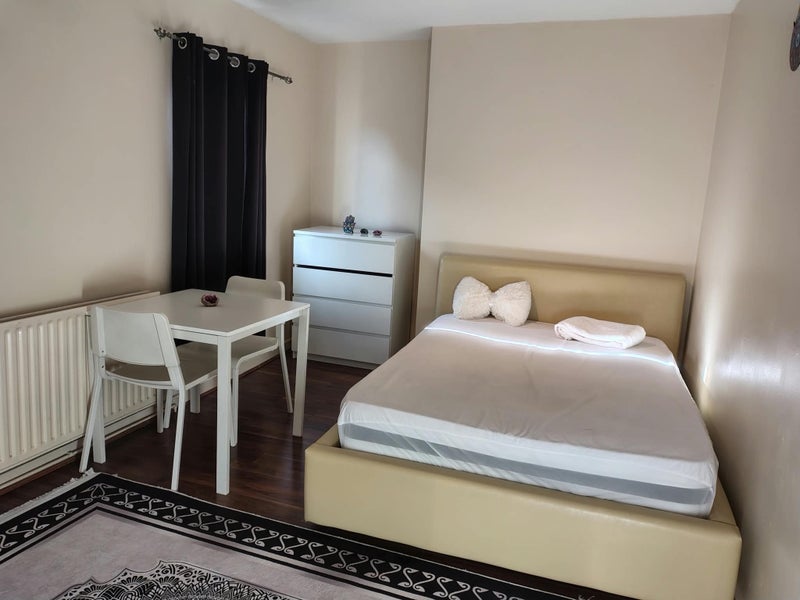 Room Lee High Road in Greater London