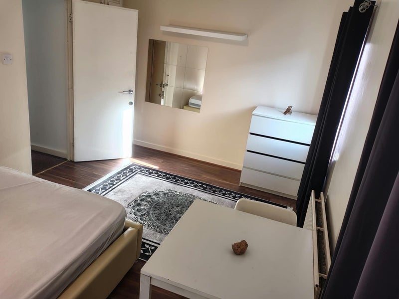 Room Lee High Road in Greater London