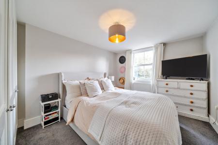 Flat Bellevue Road in Greater London