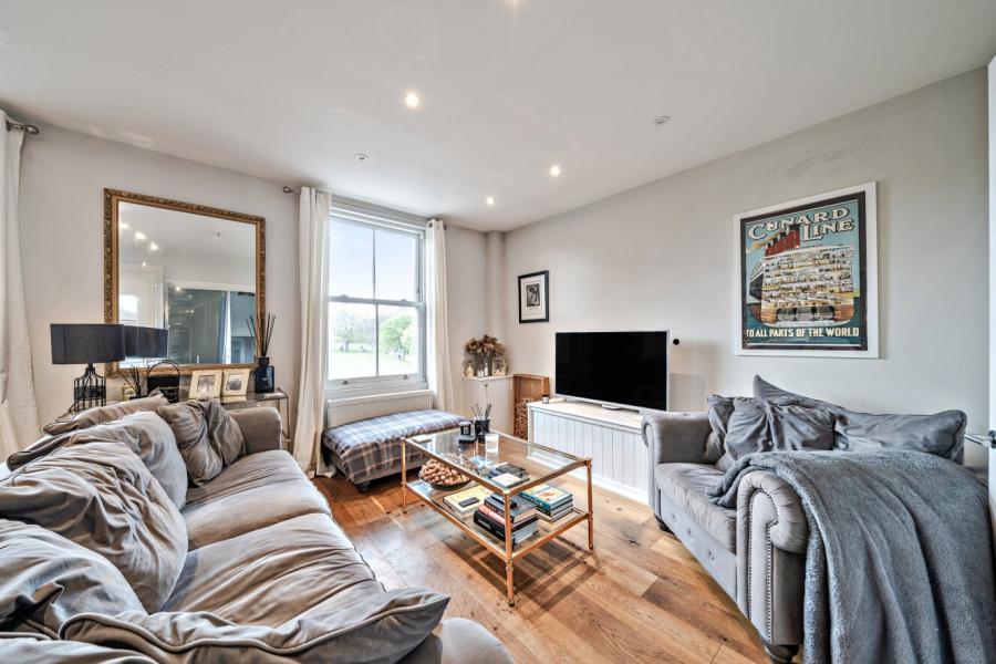 Flat Bellevue Road in Greater London
