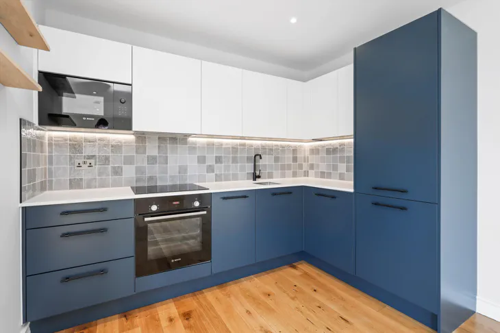 Flat Littleworth Road in Elmbridge
