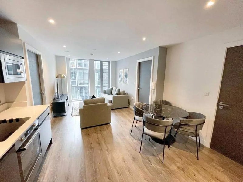 Room Trinity Way in Salford