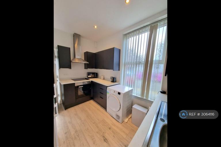 Flat Alderson Road in Liverpool