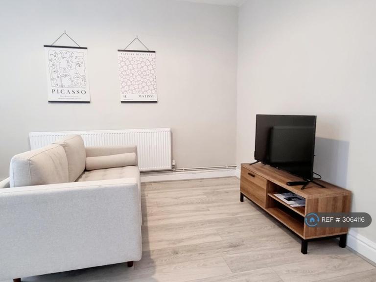 Flat Alderson Road in Liverpool