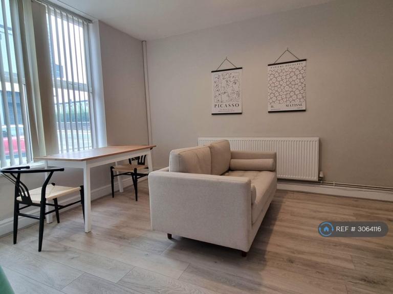 Flat Alderson Road in Liverpool