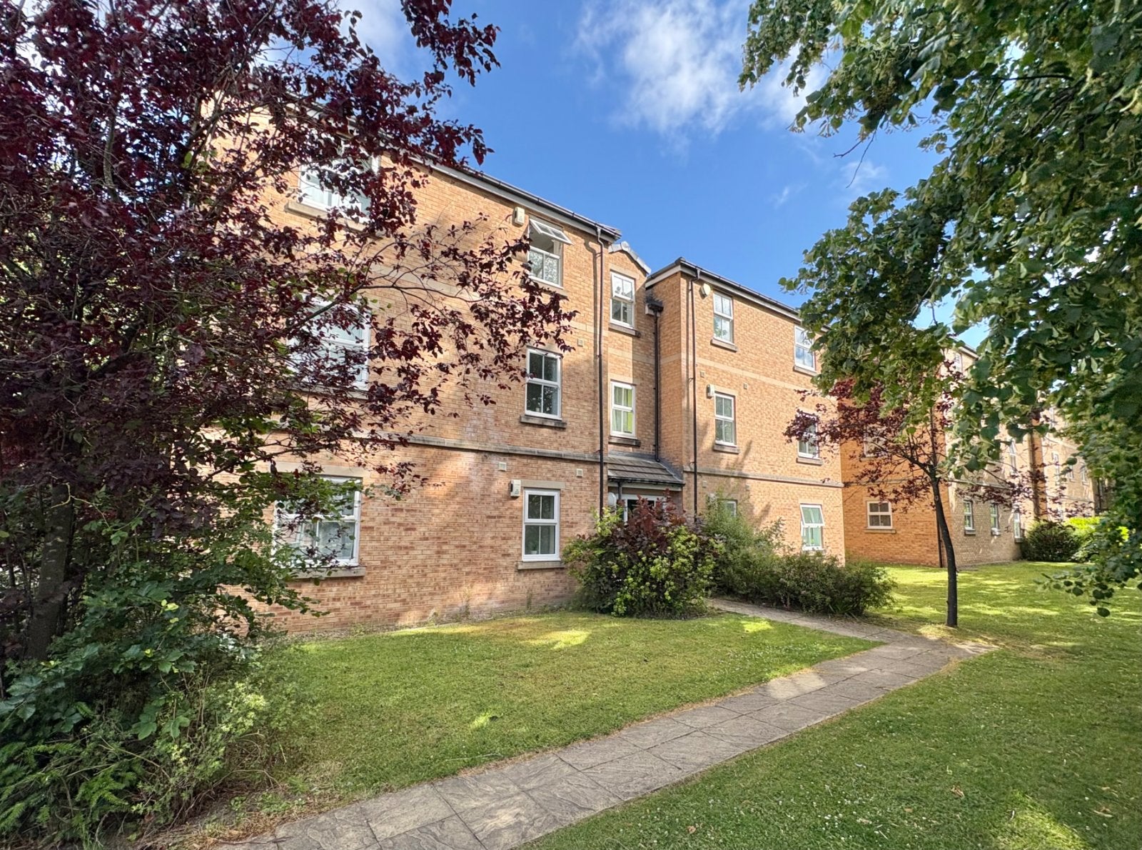 Flat Caraway Drive in Leeds