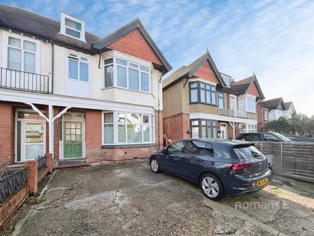 Flat Upton Road in Slough