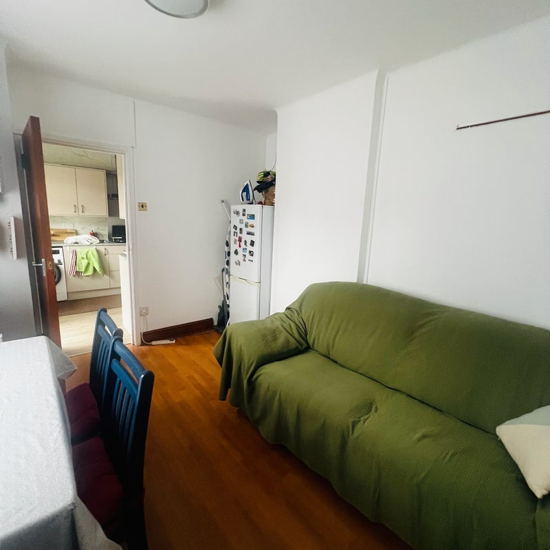 Room Chobham Road in Greater London