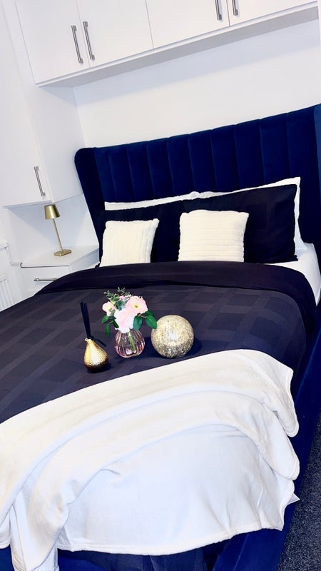 Room Blossom Way in Salford