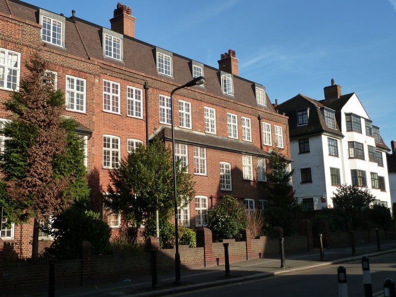 Room Leigham Avenue in Greater London