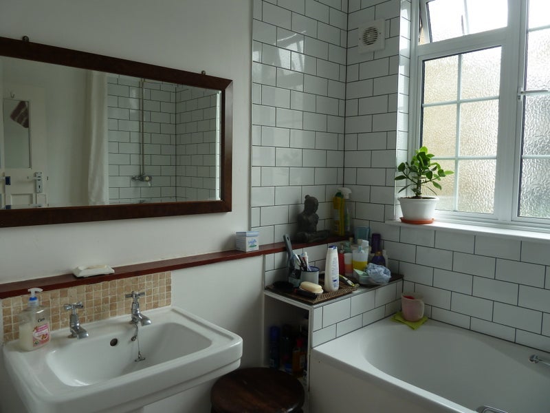 Room Leigham Avenue in Greater London
