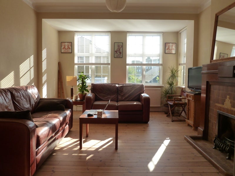 Room Leigham Avenue in Greater London