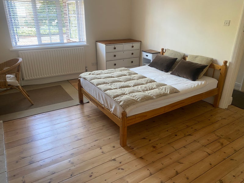 Room Leigham Avenue in Greater London