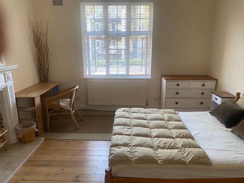 Room Leigham Avenue in Greater London