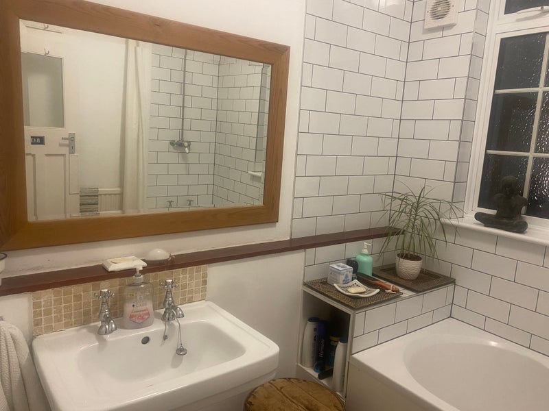 Room Leigham Avenue in Greater London