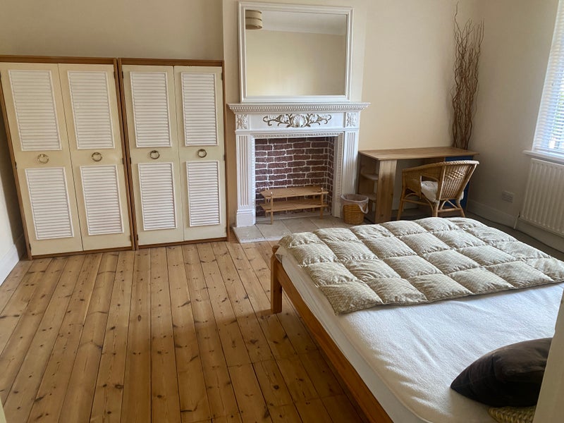 Room Leigham Avenue in Greater London