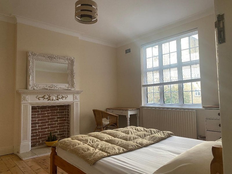Room Leigham Avenue in Greater London