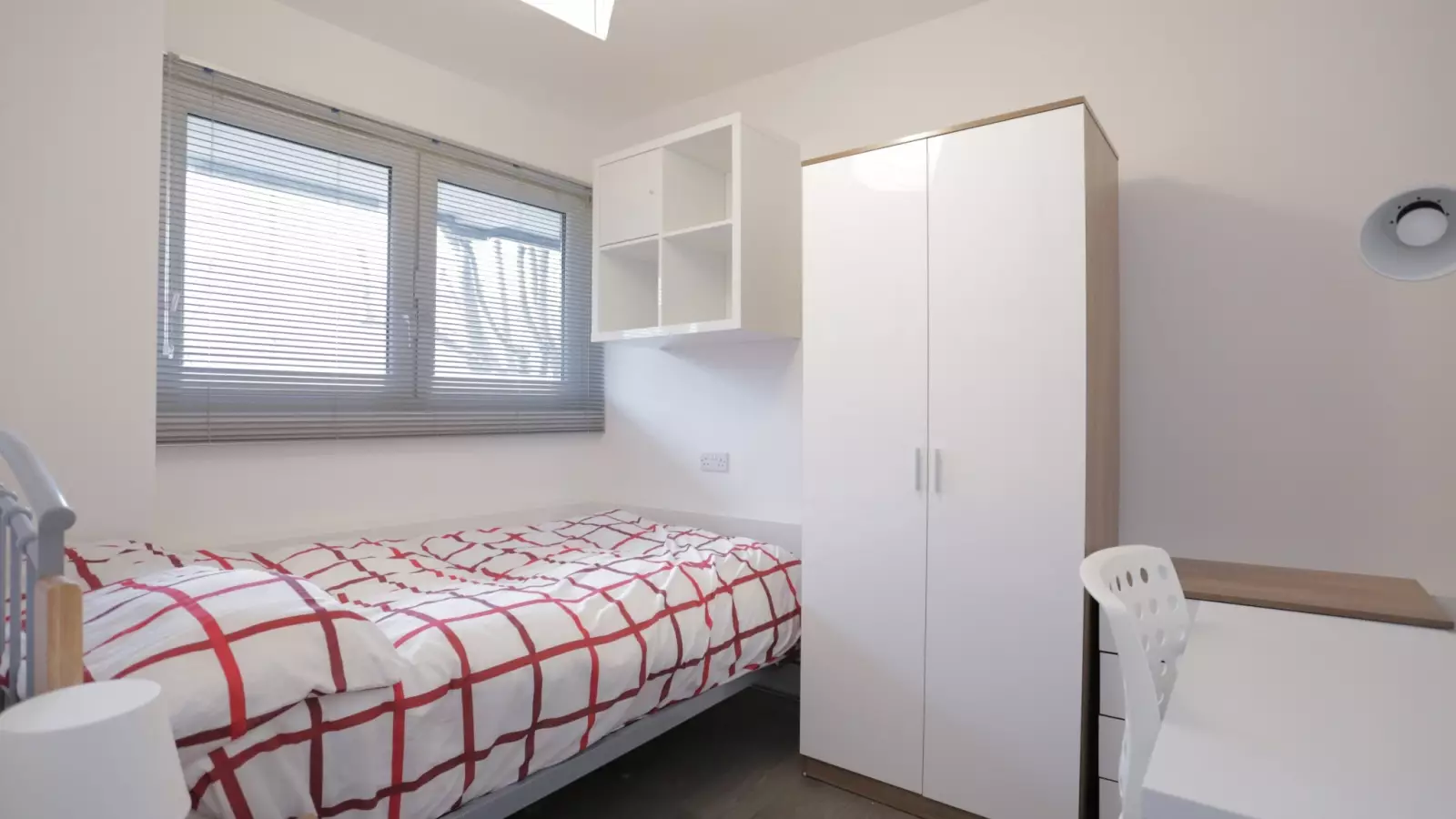 Flat Corringham Road in Greater London