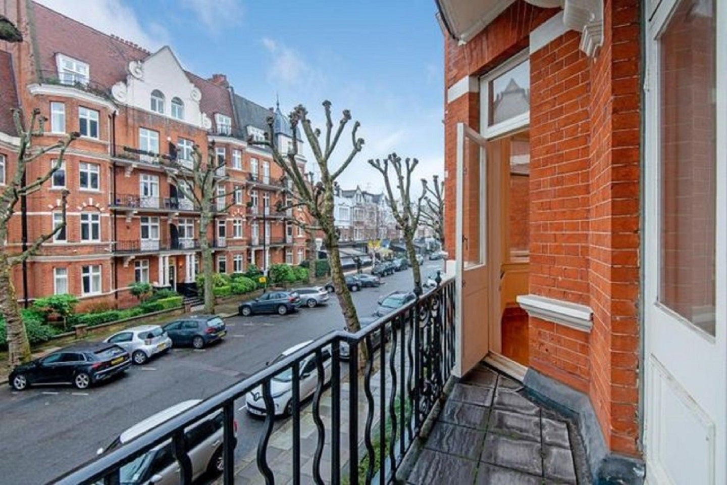 Flat Lauderdale Road in City of Westminster
