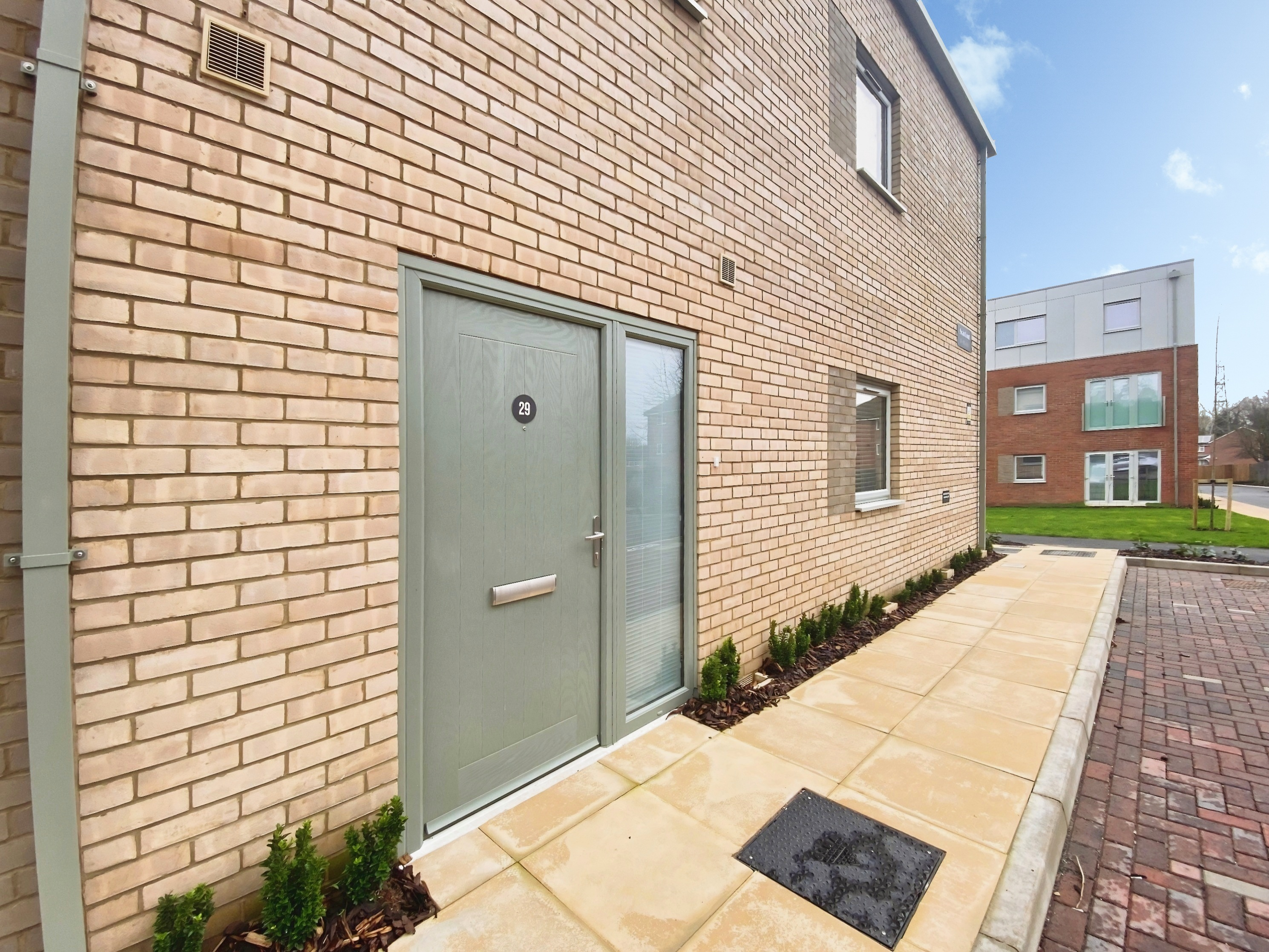 Flat Flamborough Close in Peterborough