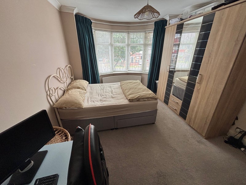 Room Stoke Poges Lane in Slough