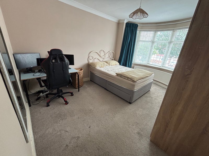 Room Stoke Poges Lane in Slough