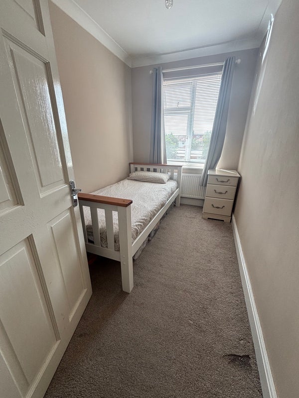 Room Stoke Poges Lane in Slough