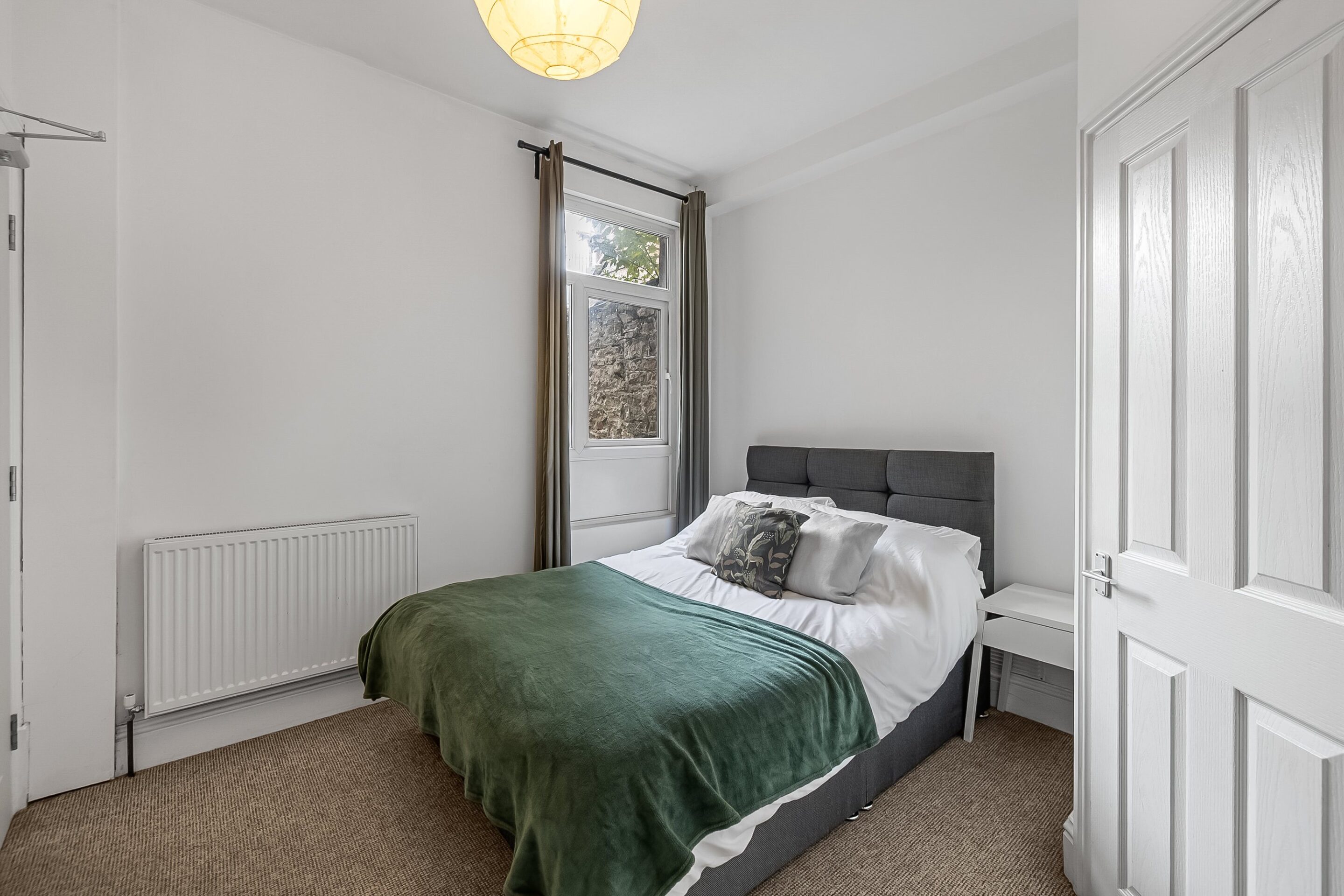 Room Seymour Avenue in Plymouth