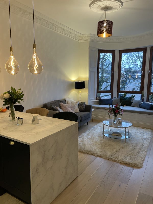 Room Carillon Road in Glasgow