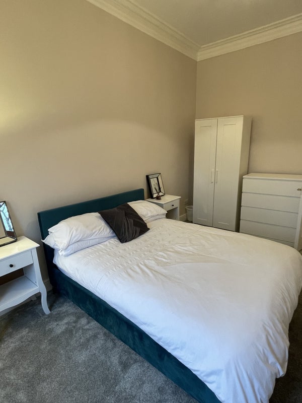 Room Carillon Road in Glasgow
