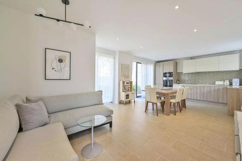 Room Helena Close in Greater London