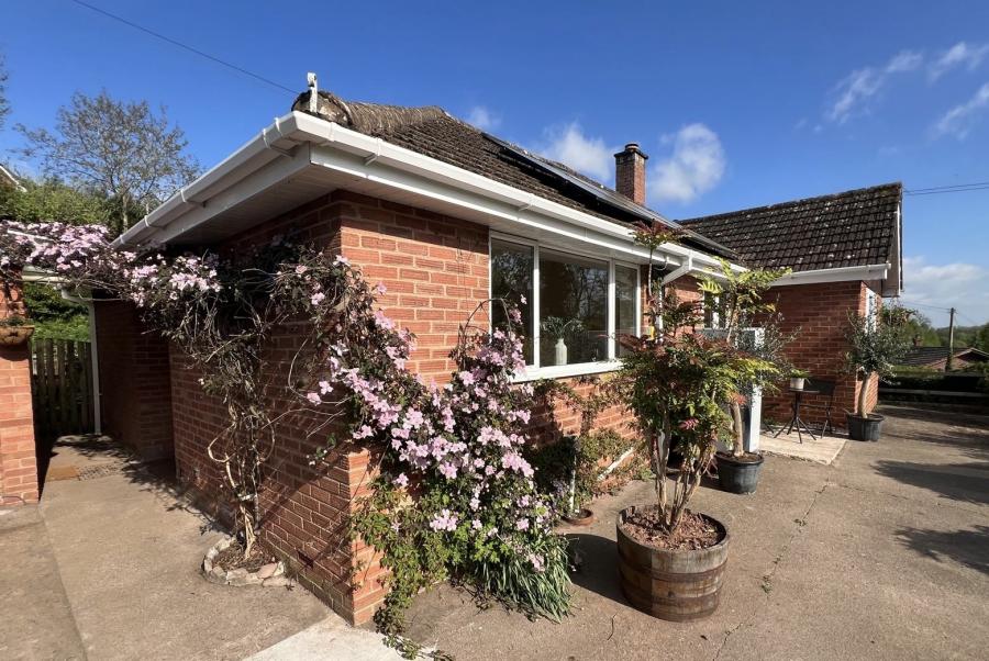 House Wrigglebrook Lane in Wormelow