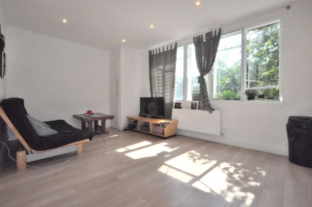 Flat Holloway Road in Greater London