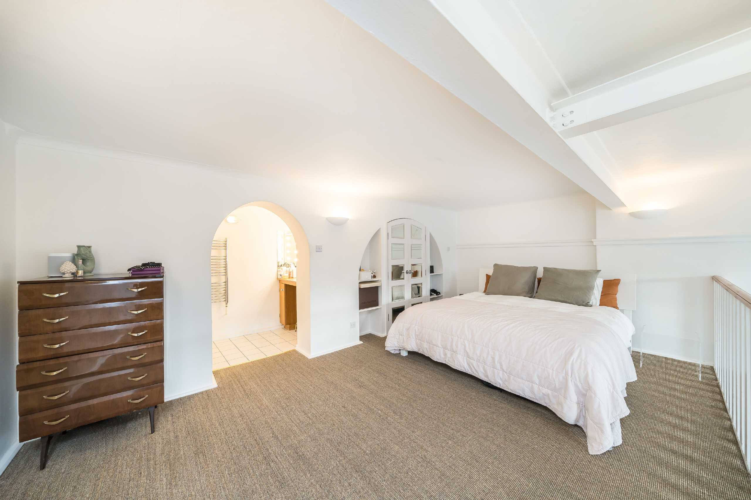 Flat Prague Place in Greater London