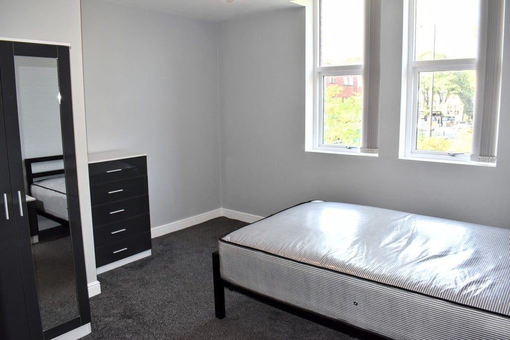 Flat Carill Drive in Manchester