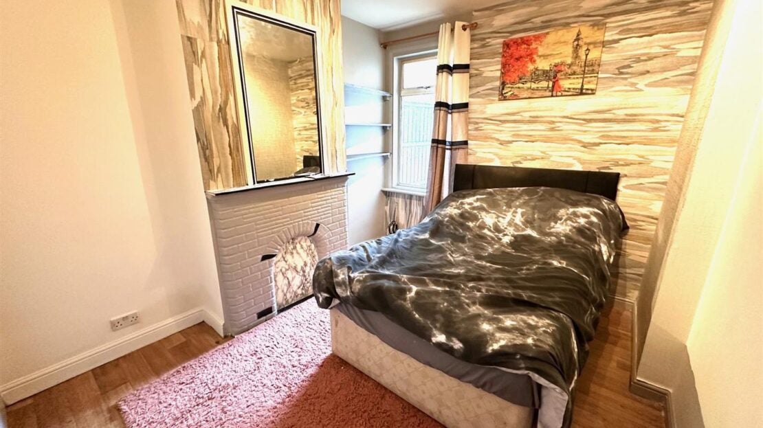 Room Albert Road in Greater London