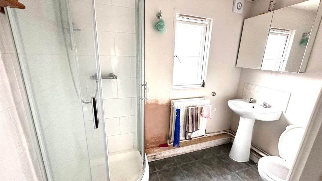 Room Albert Road in Greater London