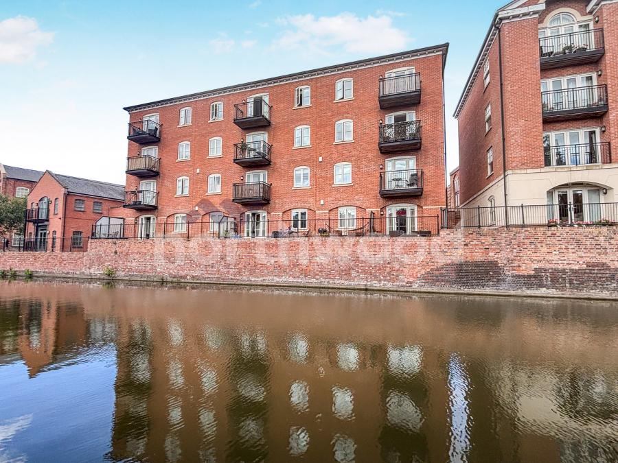 Flat Princes Drive in Worcester