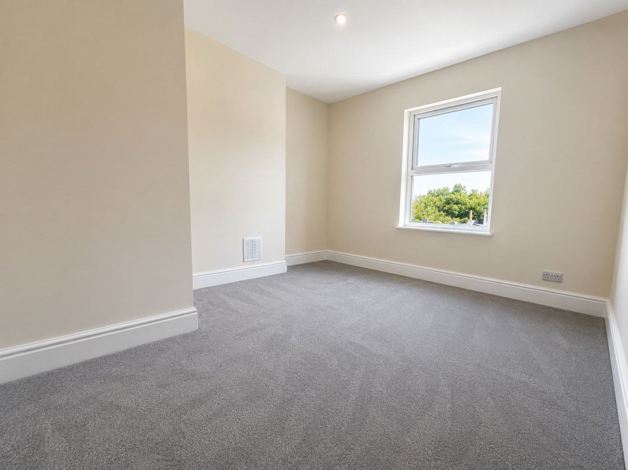 Flat Seymour Road in Bristol