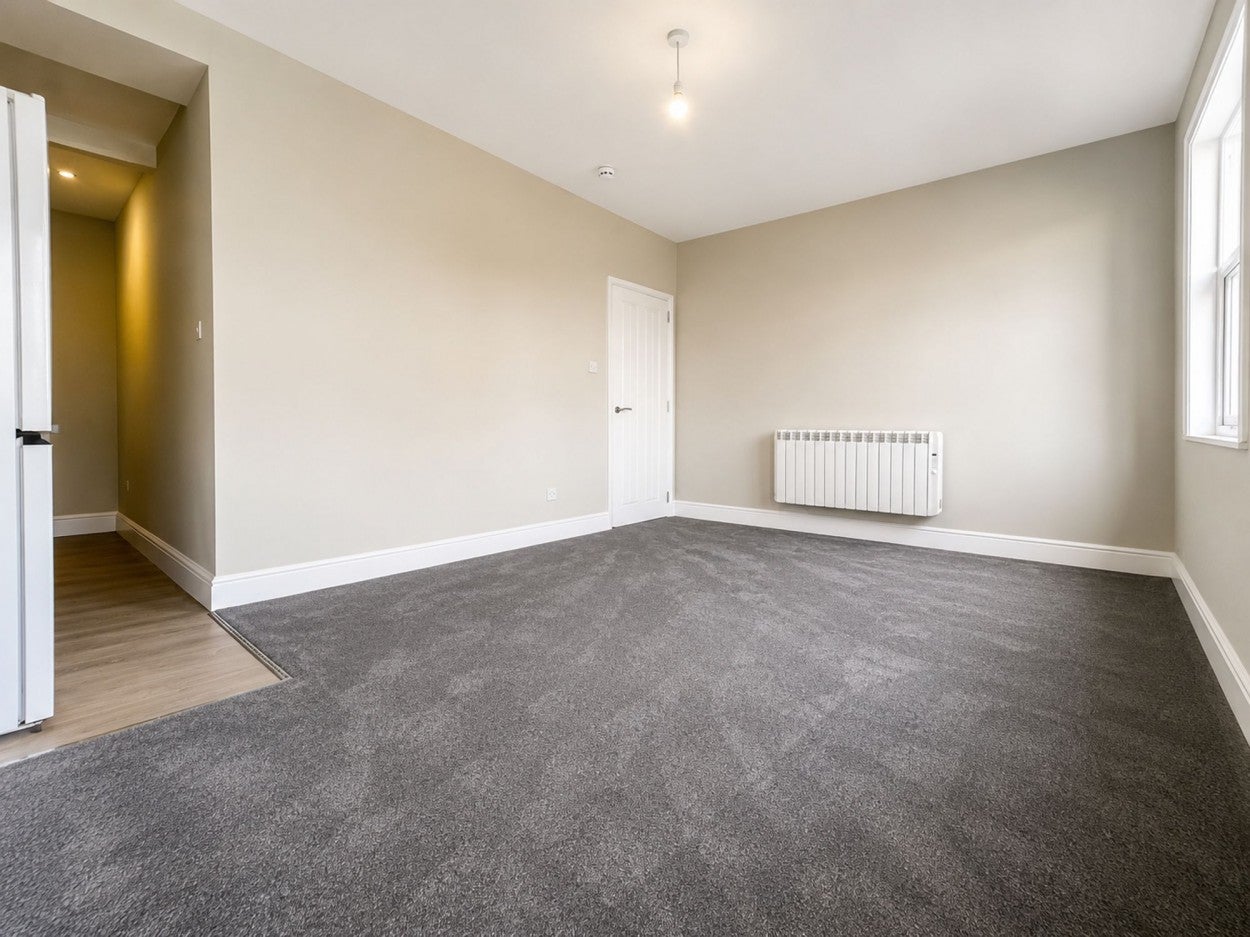 Flat Seymour Road in Bristol