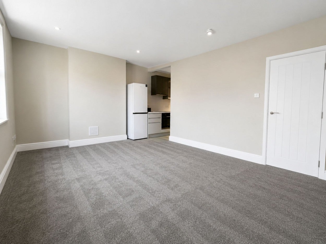 Flat Seymour Road in Bristol