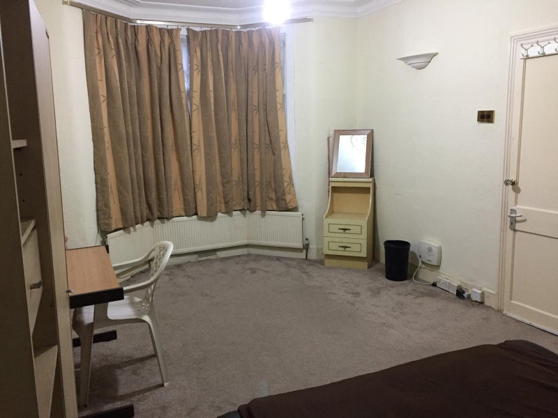 Room Sherrard Road in Greater London