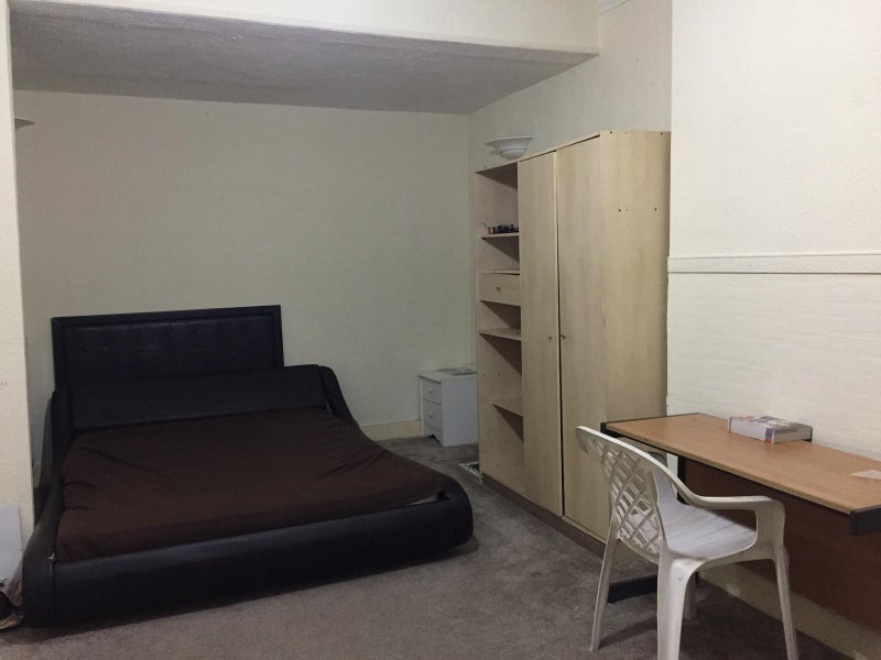 Room Sherrard Road in Greater London
