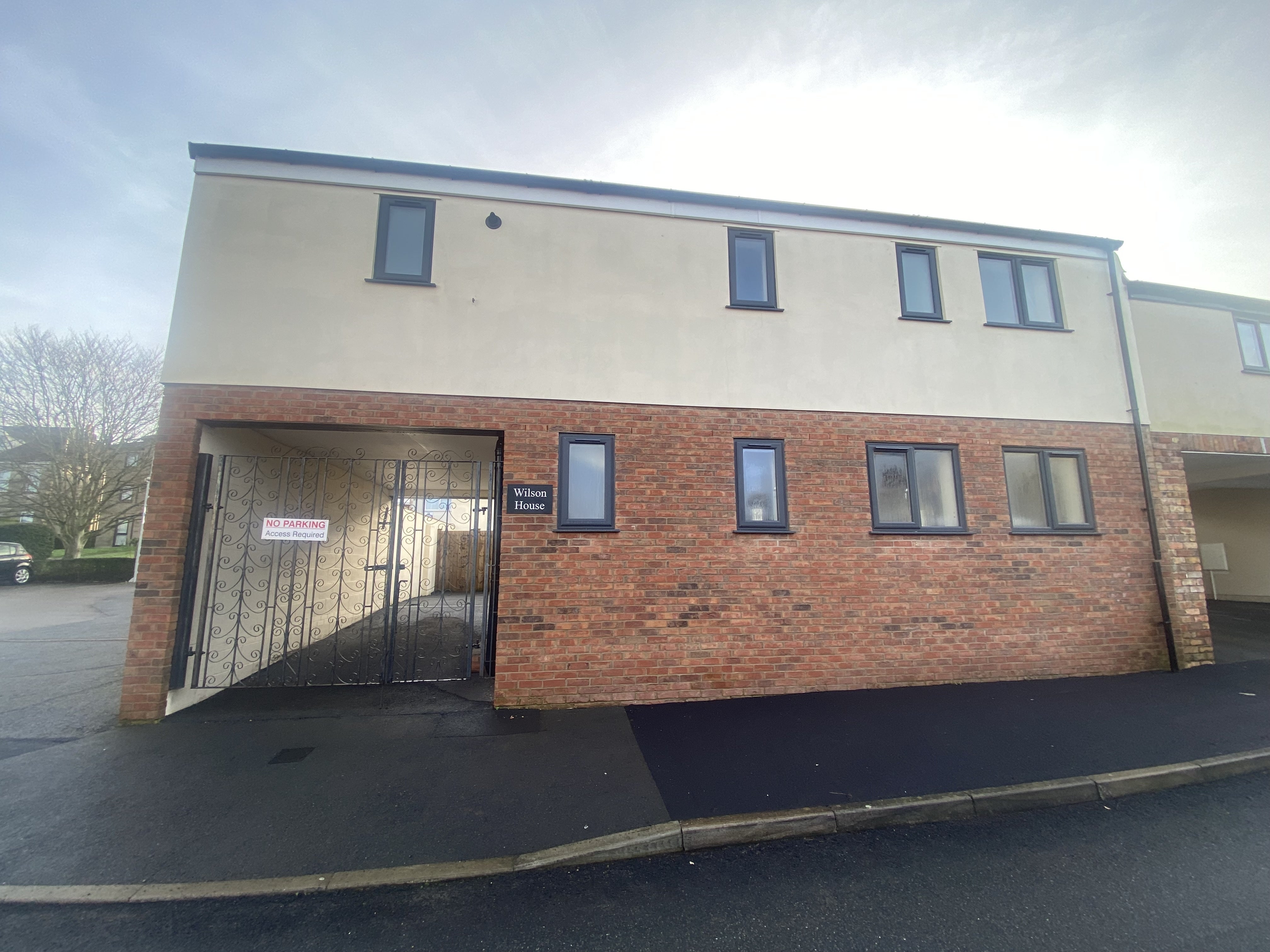 Flat Bevan Court in Bristol